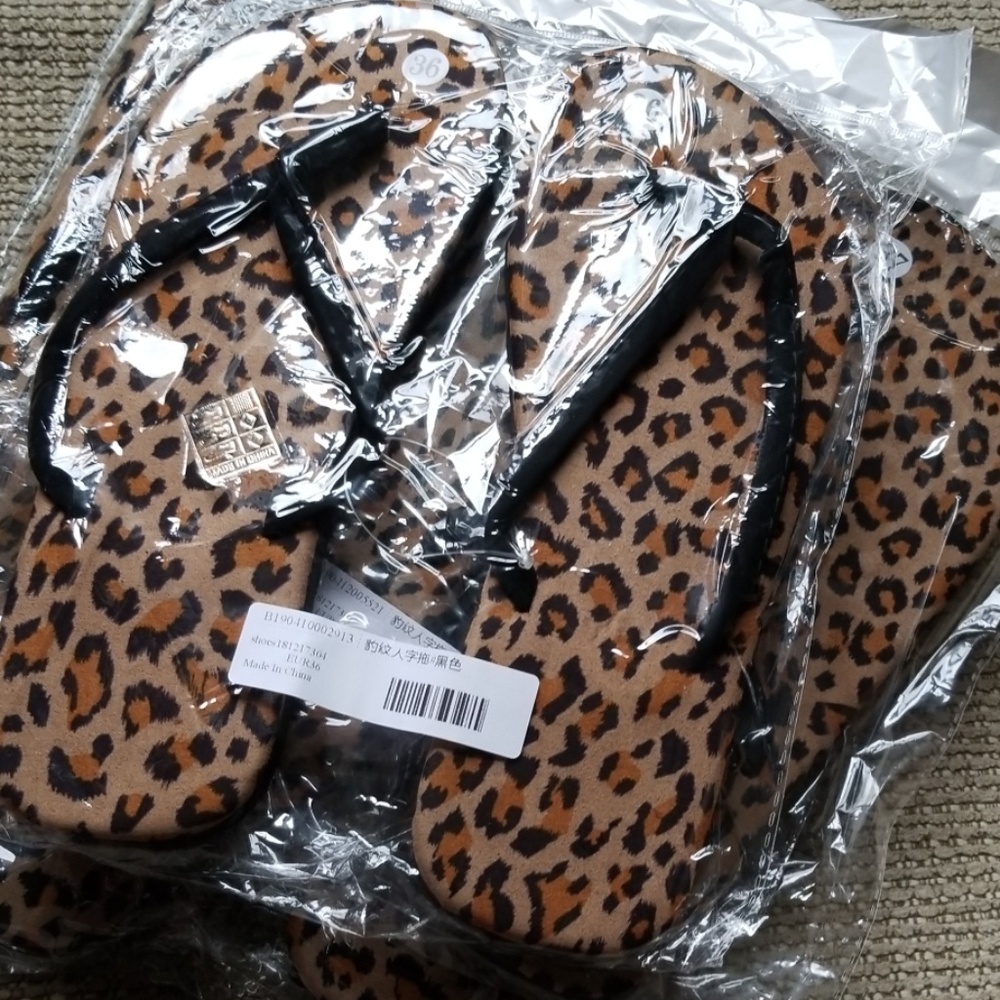 Leopard Flip Flops - Picture 2 of 2